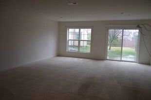 Building Photo - 2550 Emerson Drive