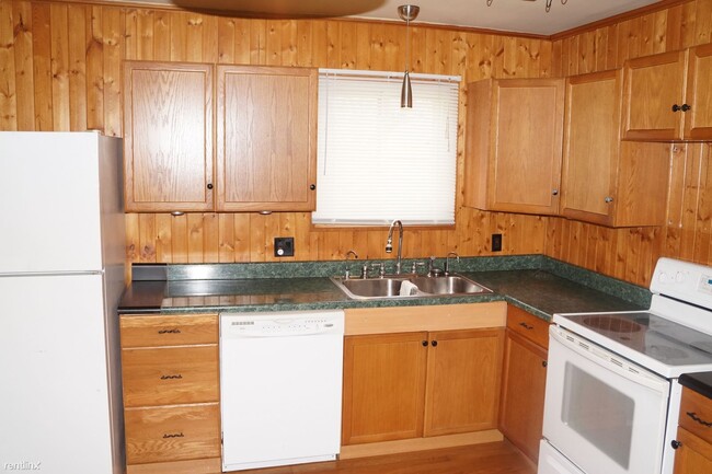 Building Photo - 3 br, 1 bath House - 18728 Centralia