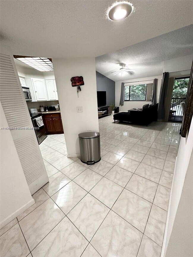 Building Photo - 8082 NW 15th Manor