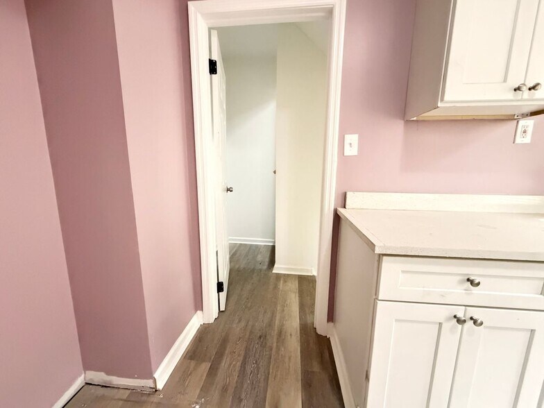 Building Photo - 3259 Cortland St