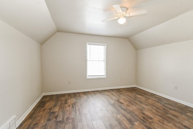 Building Photo - 5819 Garden Ridge Dr