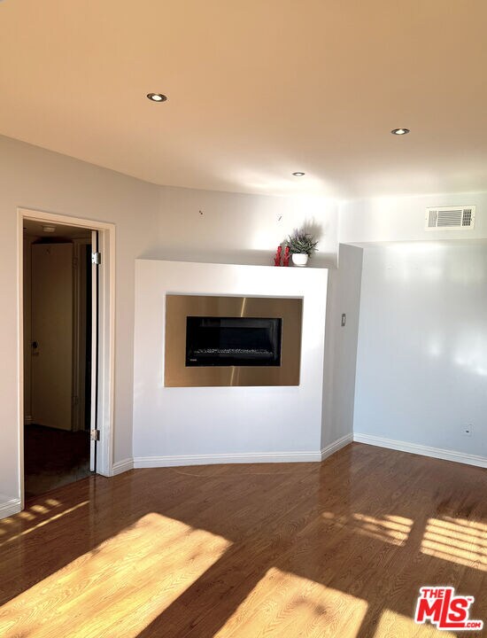 Building Photo - 10800 Holman Ave