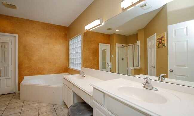 Building Photo - 16706 Mallory Bridge Dr