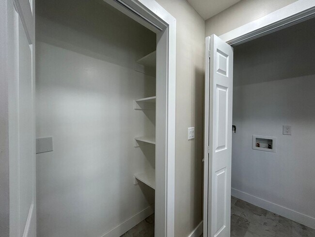 Building Photo - Rent Special! - Gorgeous 3 Bed + Bonus Roo...