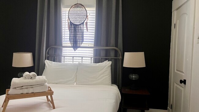 Building Photo - 5006 Hardy St