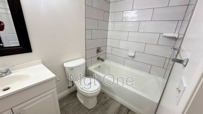 Building Photo - 23097 Mansfield Ln