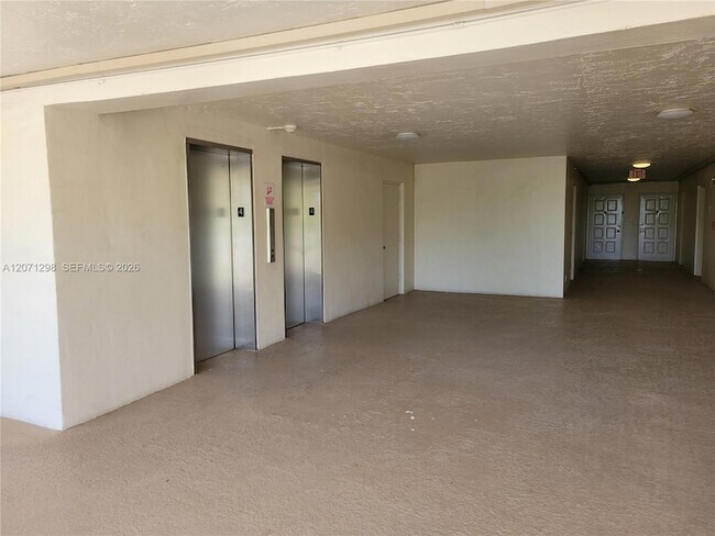 Building Photo - 3090 N Course Dr