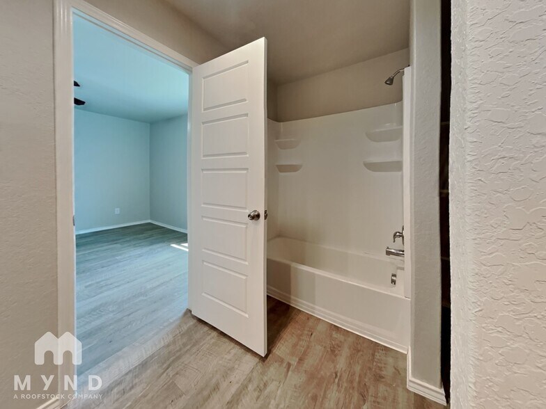 Building Photo - 7520 Rose Robin Run Ct