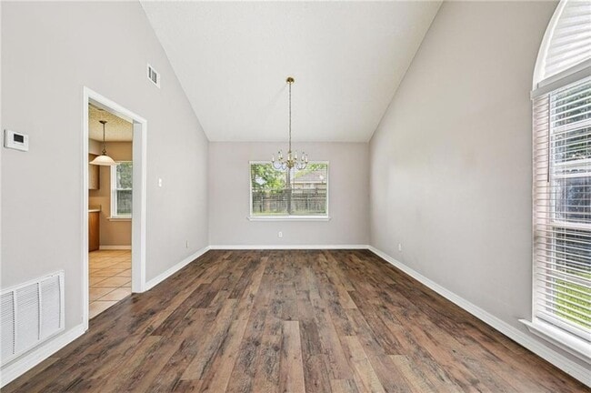 Building Photo - 109 Silverwood Dr