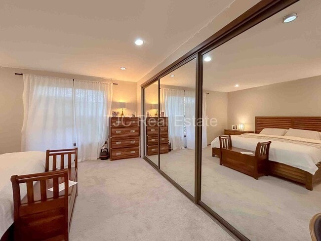 Building Photo - Townhome in the Cherry Creek School District!