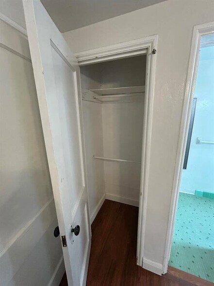 Building Photo - 710 NE 16th St