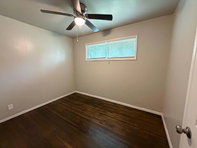 Building Photo - 3-Bed Home with Gleaming Hardwood Floors in Tulsa