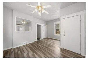 Building Photo - 107 Randolph Ave