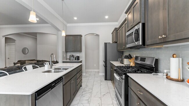 Building Photo - Spacious 4-Bedroom Gem