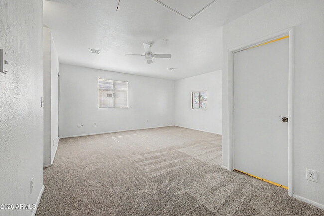 Building Photo - 10719 W Vista Ave