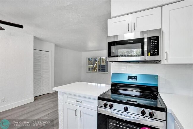 Building Photo - 1821 Middle River Dr