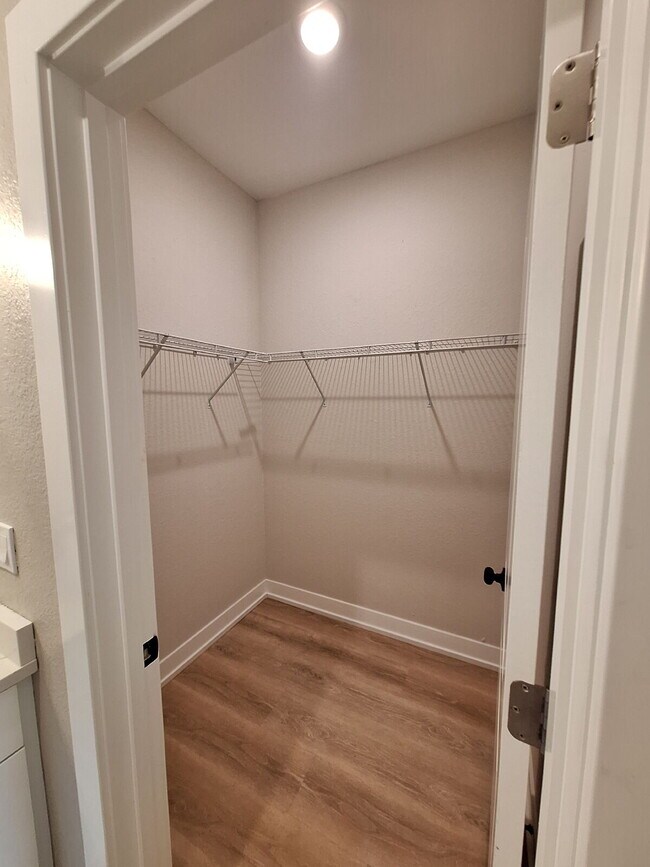 Building Photo - Available with ZERO DEPOSIT MOVE-IN!