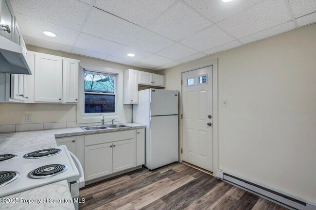 Building Photo - 144-144 Market St