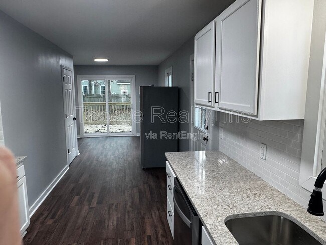 Building Photo - 813 Greyson Rd