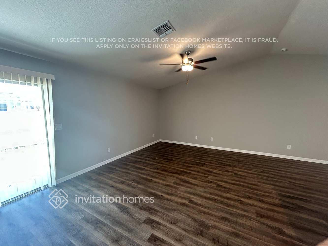 Building Photo - 711 NE 1st Ave