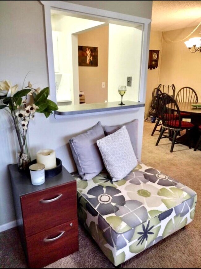 Building Photo - 209 Suffolk F