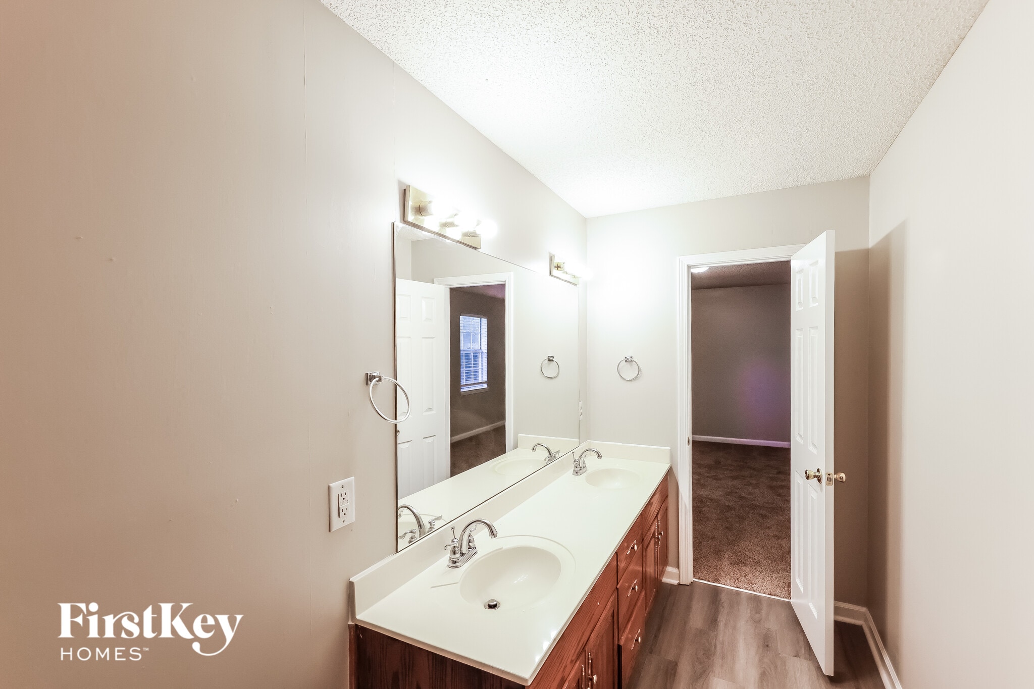 Building Photo - 805 14th Ave