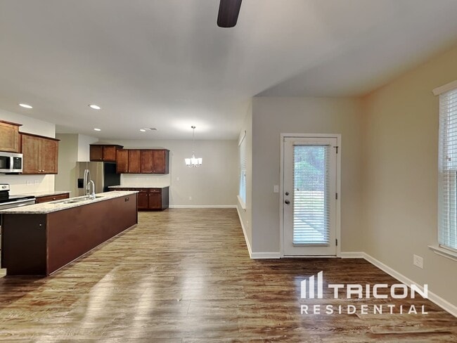 Building Photo - 5175 Howell Ct