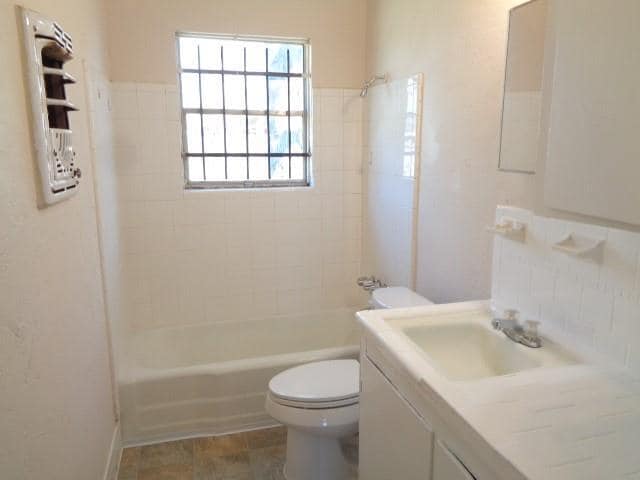 Building Photo - 4002 Cloverbrook Dr