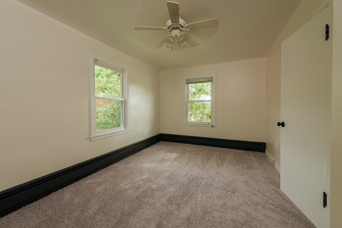 Building Photo - 209 Kedzie St