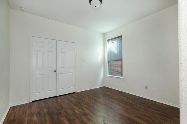 Building Photo - 1244 Yellow Iris Rd