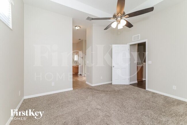 Building Photo - 452 Bay Leaf Dr