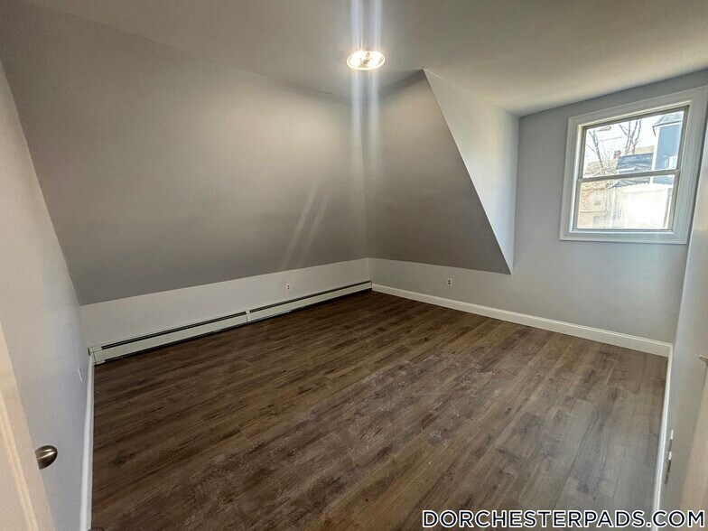 Building Photo - 53 Georgia St