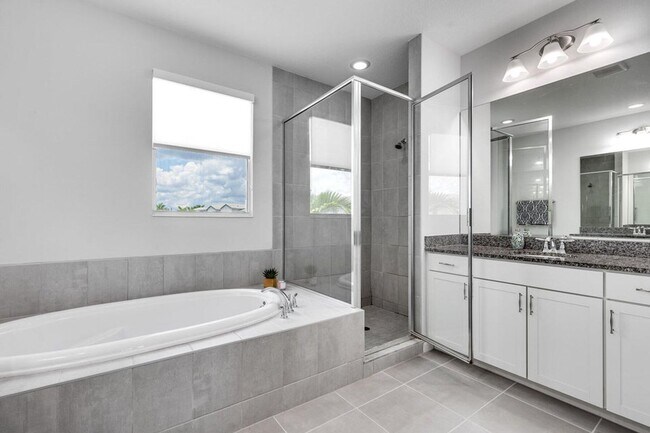 Building Photo - 16330 Oakview Dr