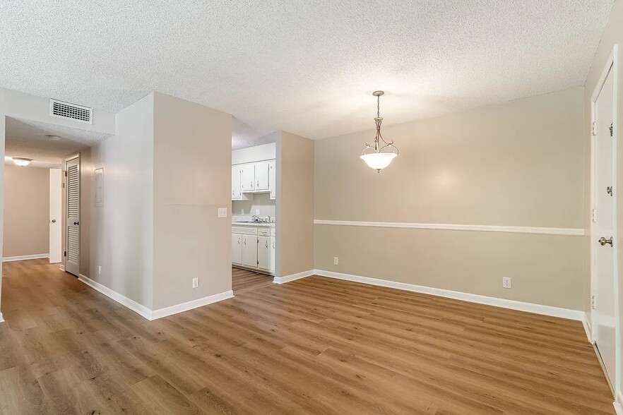 Building Photo - 2929 Selena Dr