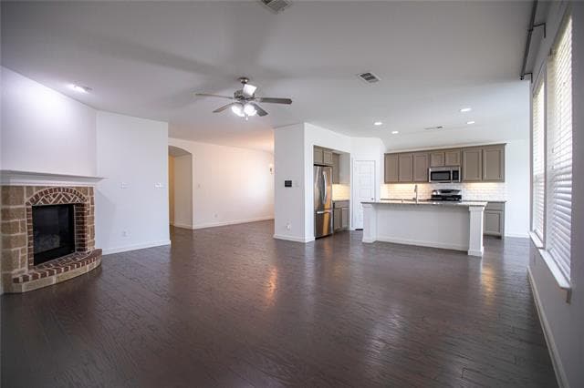 Building Photo - 404 Barnstorm Dr