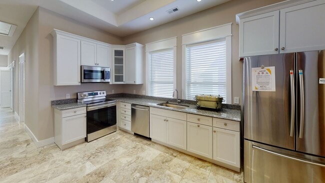 Primary Photo - $1699 per Bedroom | 4BR/2BA Fort Sanders R...