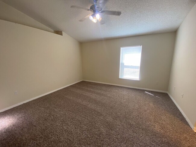 Building Photo - Beautiful Westside 3 Bedroom Home in Overland Park