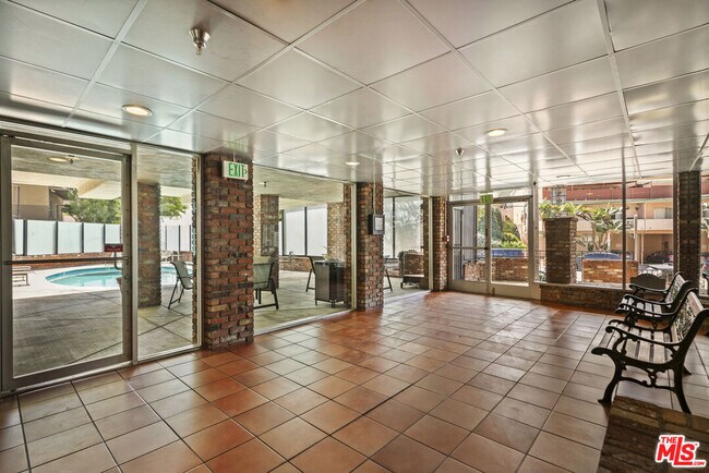 Building Photo - 2260 N Cahuenga Blvd