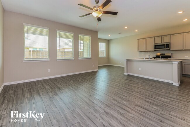 Building Photo - 2144 Clarion Dr