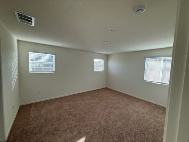 Building Photo - Beautiful 2 Story Home Ready To Be Home!