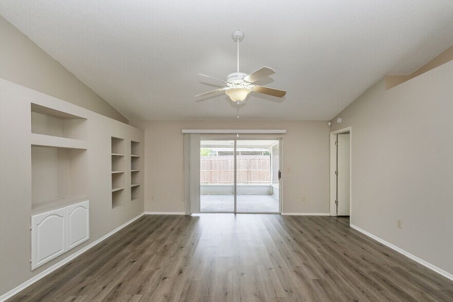 Building Photo - 13203 Pine Creek Cir