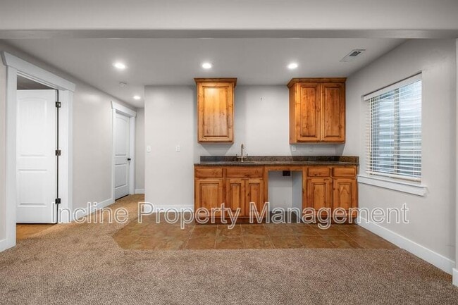 Building Photo - 2071 W Crescent Row