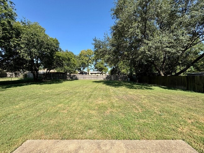 Building Photo - Single Family Home *LEASING SPECIAL AVAILABLE*