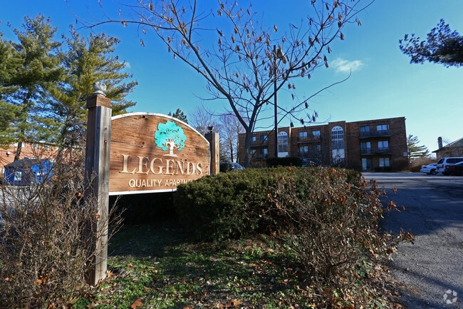 Building Photo - 4900-4906 S Broadway