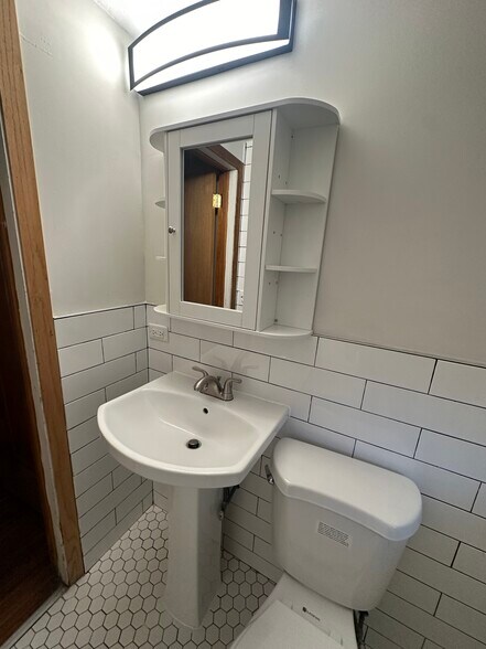 Building Photo - 4253 James Ave N