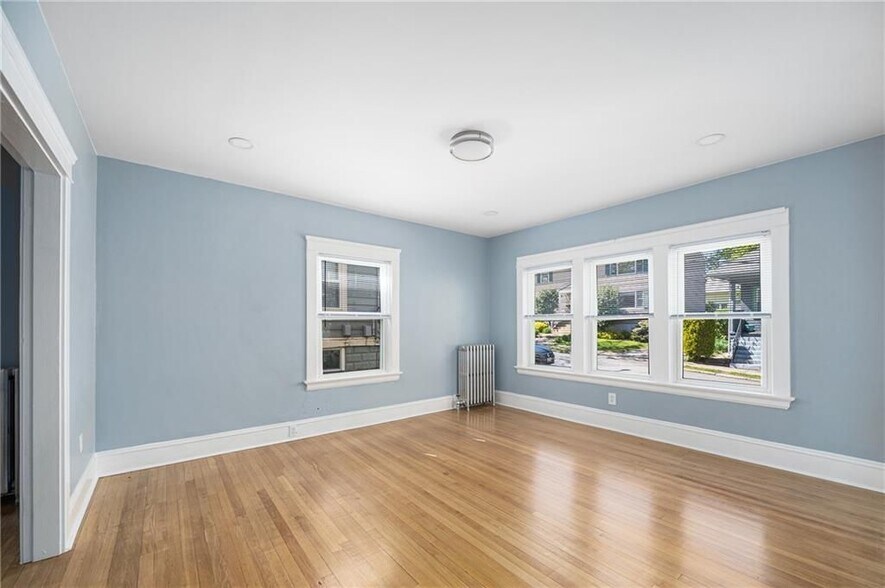 Building Photo - 97 11th St