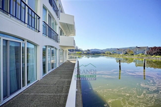 Building Photo - 5105 Shelter Bay Ave