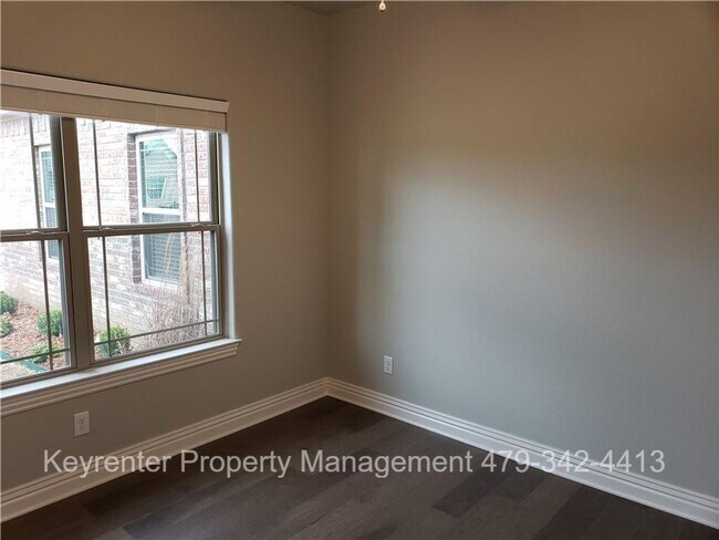 Building Photo - Spacious 4-Bedroom Home with Modern Upgrades & Fenced Yard