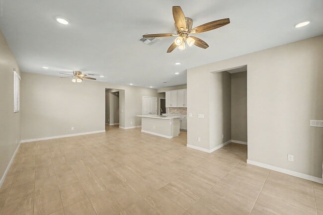 Building Photo - 4 bedroom 1 Story Home