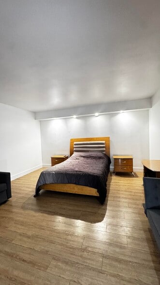 Building Photo - 999 Brickell Bay Dr